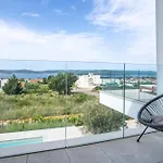 Belvedere スベティ・フィリップ・イ・ヤコブ
